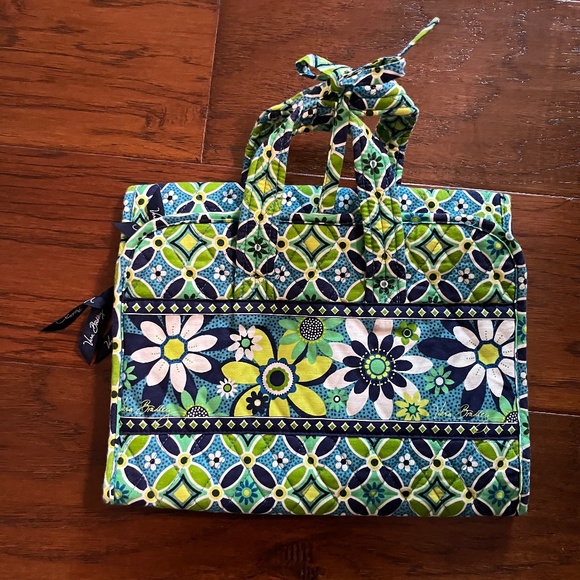 Vera Bradley Hanging Toiletry Organizer Floral Print l Discontinued - Picture 1 of 5